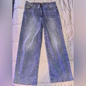 Gloria Vanderbilt
Women's Shape Effect Wide-Leg Jeans size 14